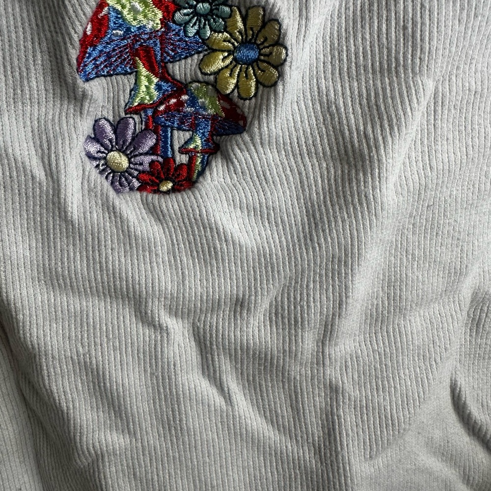 Rue21 mushroom embroidery crop top XL Y2K